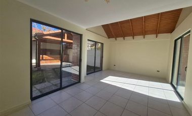 Casa en Arriendo en Centro nuevo Machali