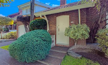 EXCELENTE CHALET, LOTE 20X25, BARRIO PARQUE BERNAL