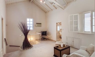 EXCELENTE CHALET, LOTE 20X25, BARRIO PARQUE BERNAL