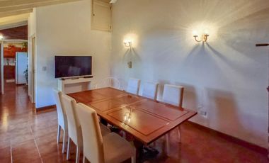 EXCELENTE CHALET, LOTE 20X25, BARRIO PARQUE BERNAL