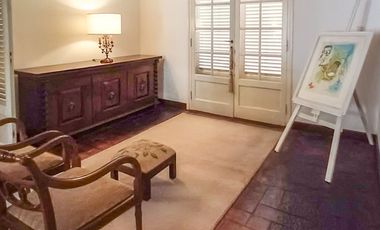 EXCELENTE CHALET, LOTE 20X25, BARRIO PARQUE BERNAL