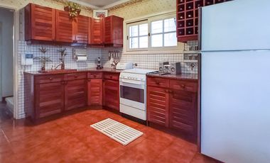 EXCELENTE CHALET, LOTE 20X25, BARRIO PARQUE BERNAL