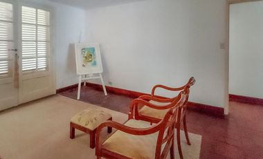 EXCELENTE CHALET, LOTE 20X25, BARRIO PARQUE BERNAL