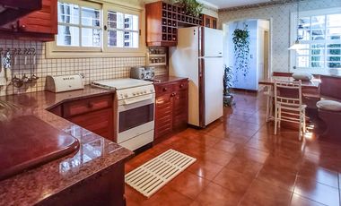 EXCELENTE CHALET, LOTE 20X25, BARRIO PARQUE BERNAL