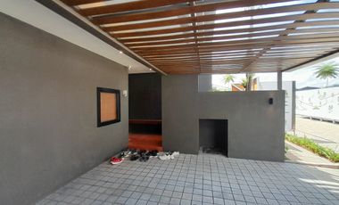 Rumah 2 lantai Minimalis Modern di Jakarta Timur