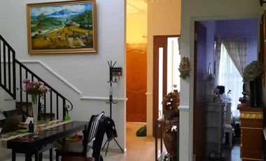 Rumah 2 lantai cantik di Cluster Kintamani PuriGading Jatiwa