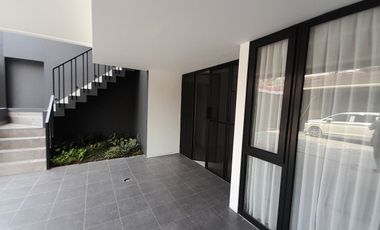 Rumah Modern Konsep Double Deck di Jakarta Selatan