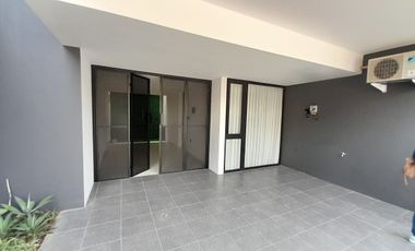 Rumah Modern Konsep Double Deck di Jakarta Selatan