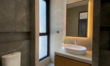 Rumah Modern Konsep Double Deck di Jakarta Selatan