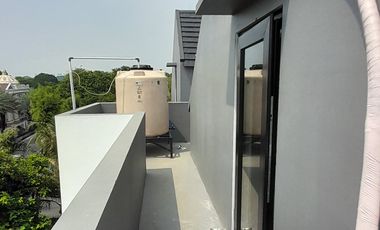 Rumah Modern Konsep Double Deck di Jakarta Selatan