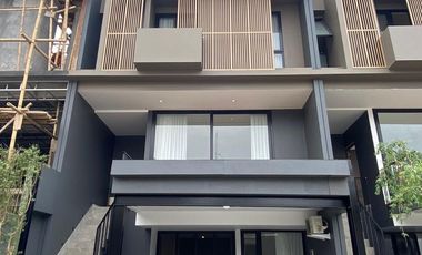 Rumah Modern Konsep Double Deck di Jakarta Selatan