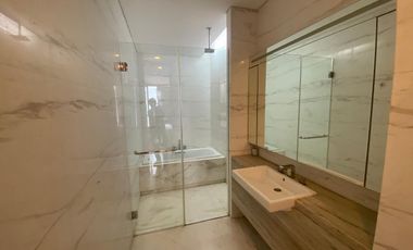 Disewakan Izzara Apartemen 2+1Bedroom Private Lift Furnished
