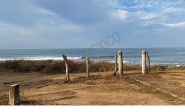 TERRENO PARA DESARROLLO A ORILLA DE PLAYA EN LA SALADITA, IXTAPA ZIHUATANEJO GUERRERO