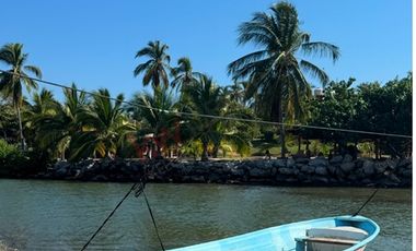TERRENO PARA DESARROLLO A ORILLA DE PLAYA EN LA SALADITA, IXTAPA ZIHUATANEJO GUERRERO