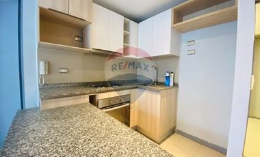 Calle Pedro Alarcón, cerca de todo!