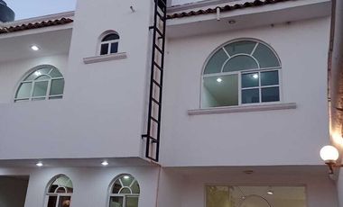 CASA EN VENTA EN SAN JUAN DEL RIO EN QUINTAS DE GUADALUPE. Lidia