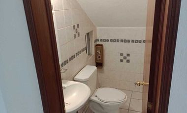 CASA EN VENTA EN SAN JUAN DEL RIO EN QUINTAS DE GUADALUPE. Lidia