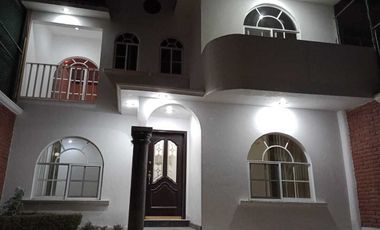 CASA EN VENTA EN SAN JUAN DEL RIO EN QUINTAS DE GUADALUPE. Lidia