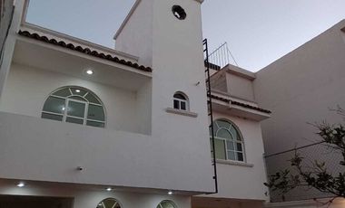 CASA EN VENTA EN SAN JUAN DEL RIO EN QUINTAS DE GUADALUPE. Lidia