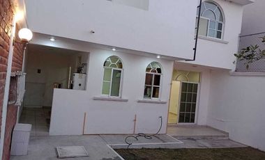 CASA EN VENTA EN SAN JUAN DEL RIO EN QUINTAS DE GUADALUPE. Lidia