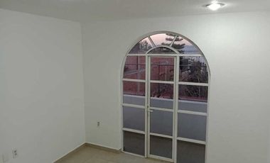 CASA EN VENTA EN SAN JUAN DEL RIO EN QUINTAS DE GUADALUPE. Lidia