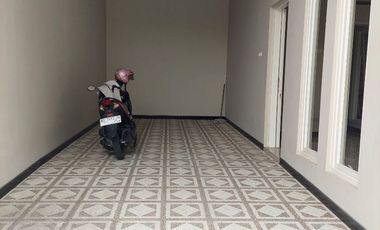 Rumah Mewah Modern dekat Paragon Mall Mangkubumen Banjarsari Solo.