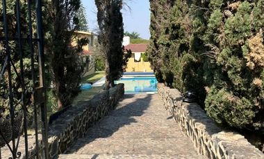 ESPECTACULAR CASA EN EL FRACCIONAMIENTO LOMAS DE COCOYOC, MORELOS!