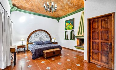 Tres Casas y Loft en el Centro de San Miguel de Allende en venta: Amueblado