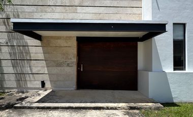 En venta casa en esquina en privada Cutzam en el Yucatán Country Club