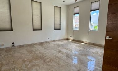 En venta casa en esquina en privada Cutzam en el Yucatán Country Club