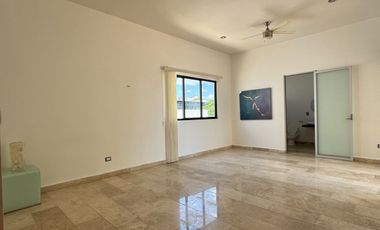En venta casa en esquina en privada Cutzam en el Yucatán Country Club