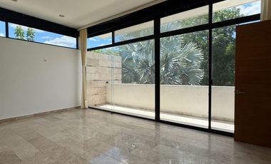 En venta casa en esquina en privada Cutzam en el Yucatán Country Club
