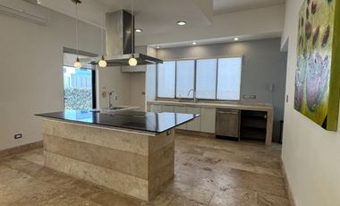En venta casa en esquina en privada Cutzam en el Yucatán Country Club