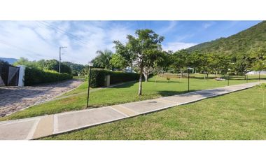 Casa campestre de 2711 M2 en 650 mil en Apulo Cund, COL.