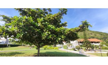 Casa campestre de 2711 M2 en 650 mil en Apulo Cund, COL.