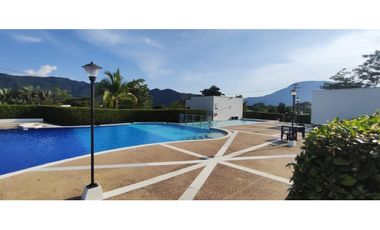 Casa campestre de 2711 M2 en 650 mil en Apulo Cund, COL.