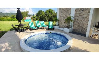 Casa campestre de 2711 M2 en 650 mil en Apulo Cund, COL.