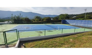 Casa campestre de 2711 M2 en 650 mil en Apulo Cund, COL.