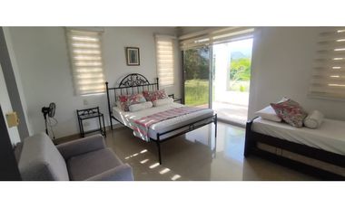 Casa campestre de 2711 M2 en 650 mil en Apulo Cund, COL.