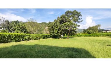 Casa campestre de 2711 M2 en 650 mil en Apulo Cund, COL.