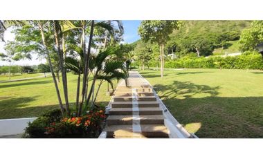 Casa campestre de 2711 M2 en 650 mil en Apulo Cund, COL.