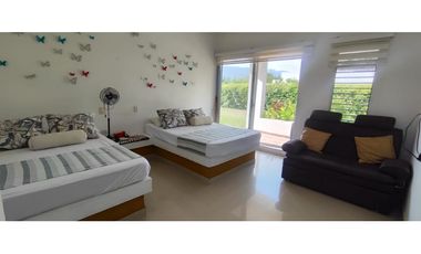 Casa campestre de 2711 M2 en 650 mil en Apulo Cund, COL.