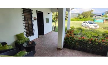 Casa campestre de 2711 M2 en 650 mil en Apulo Cund, COL.