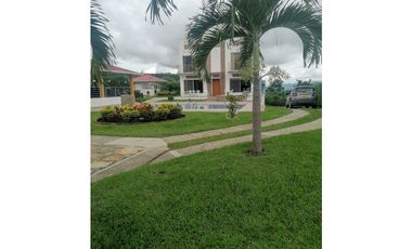 Hermosa CASA QUINTA CAMPESTRE en La Mesa cundi 2.400 m2,  43380 m2