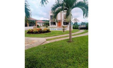 Hermosa CASA QUINTA CAMPESTRE en La Mesa cundi 2.400 m2,  43380 m2