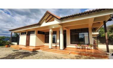 Casa campestre en #lamesacundinamarca 1000 M2 en 1599 millones.