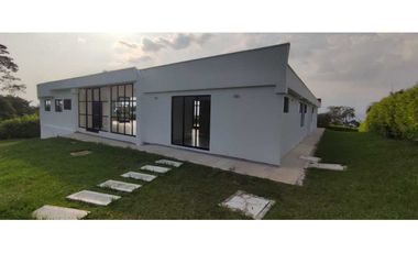 Casa campestre de 2000 M2 en La Mesa Cund, agradable vista