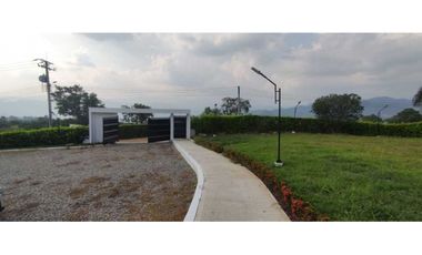 Casa campestre de 2000 M2 en La Mesa Cund, agradable vista