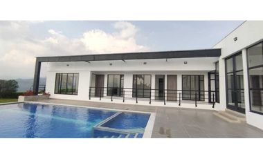 Casa campestre de 2000 M2 en La Mesa Cund, agradable vista