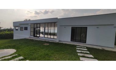 Casa campestre de 2000 M2 en La Mesa Cund, agradable vista